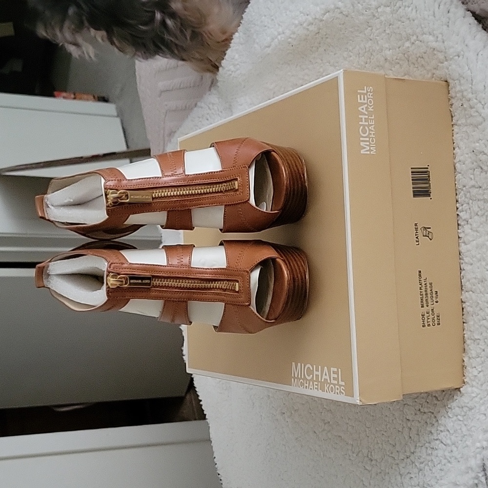Shoes - Picture 2 of 4